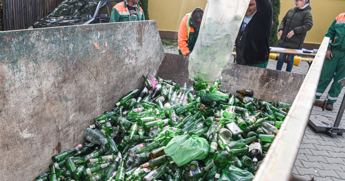 Az üveget külön kell leadni